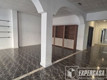 Local comercial en alquiler en Casc Urbà