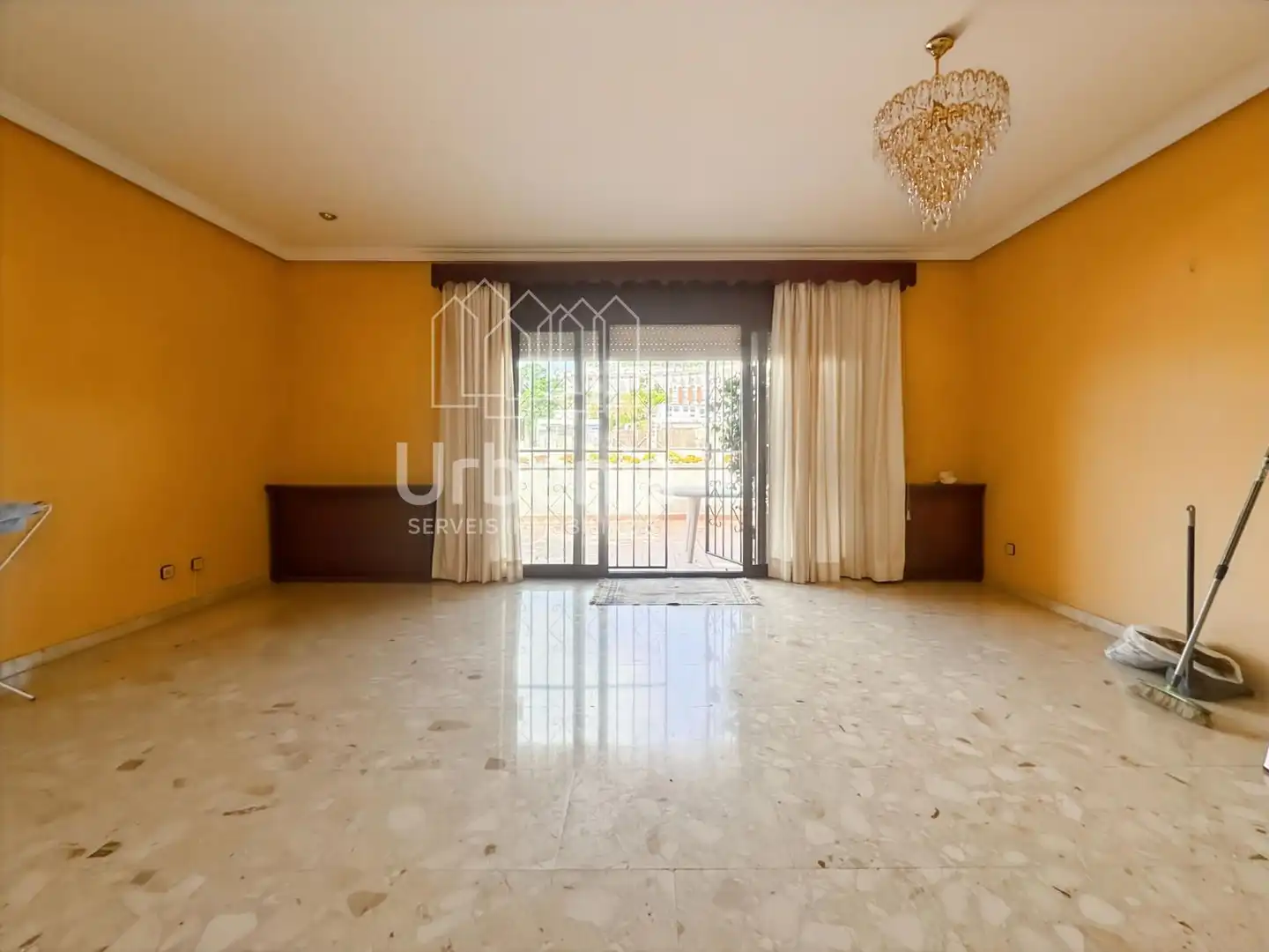 Sala de estar de Casa o chalet en venta en Arenys de Mar con Calefacción, Terraza y Trastero