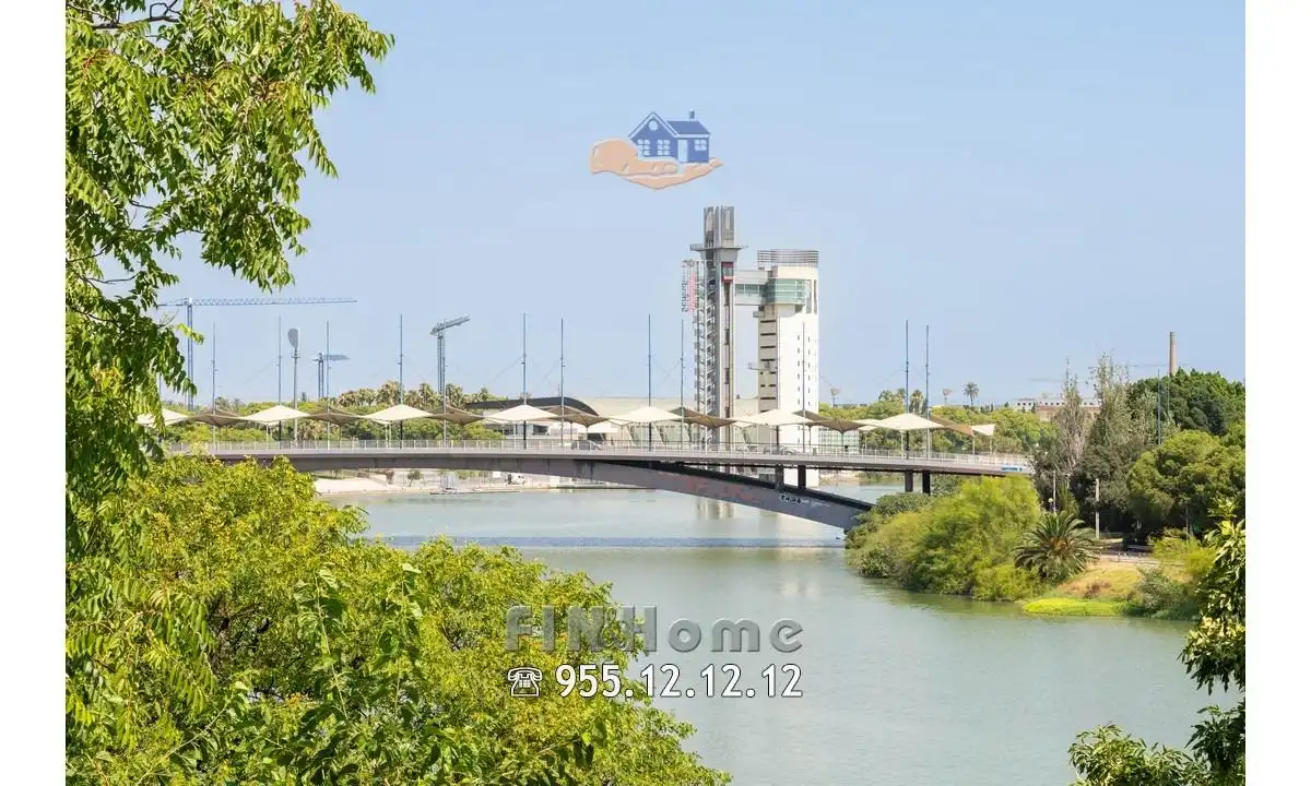 Vista exterior de Ático de alquiler en Sevilla con Aire acondicionado, Calefacción y Jardín privado
