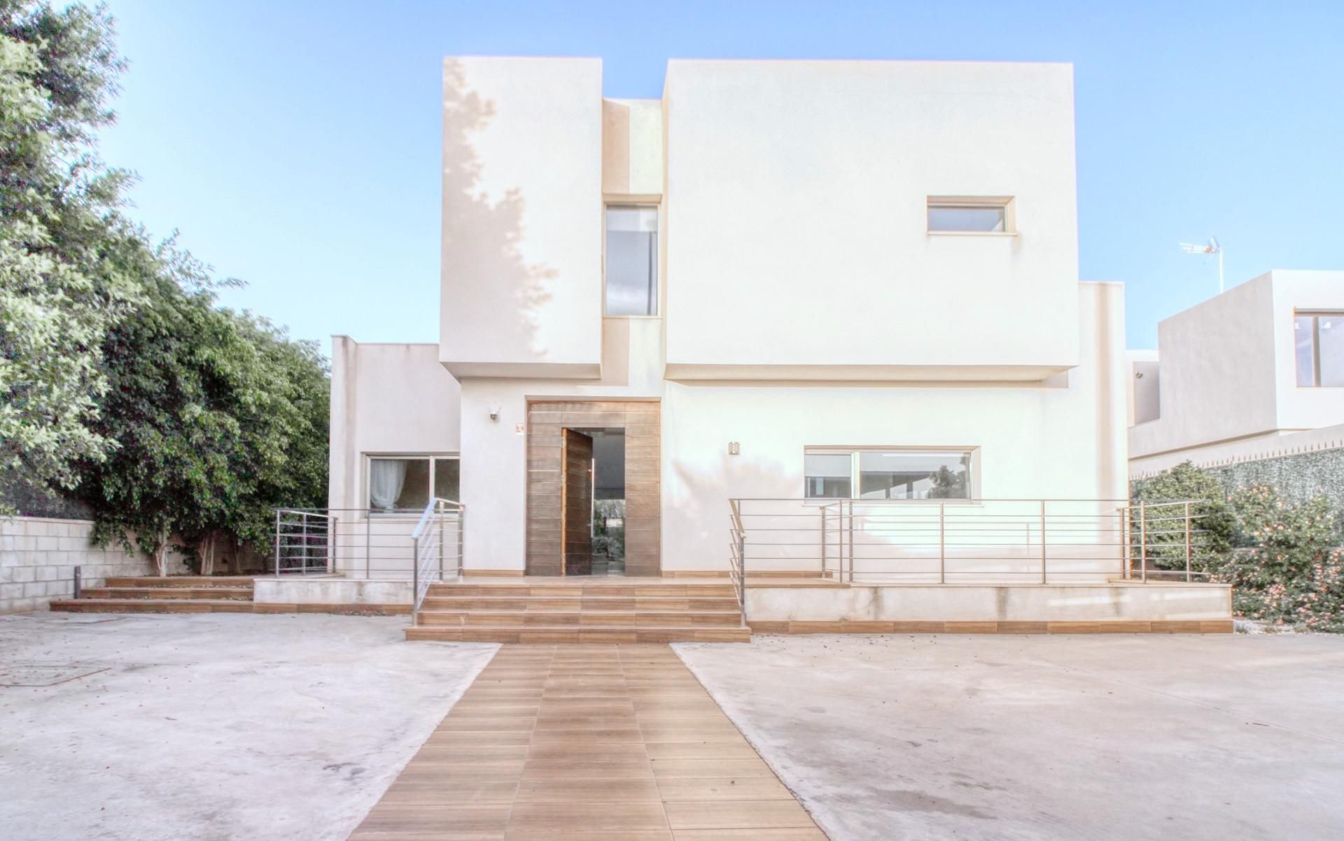 Vista exterior de Casa o xalet en venda en Elche / Elx amb Aire condicionat, Jardí privat i Terrassa