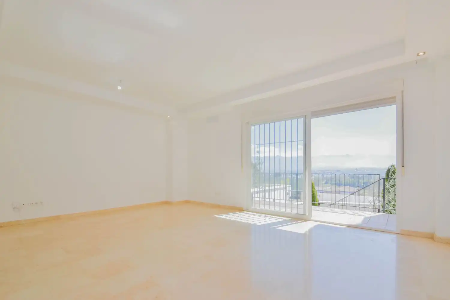 Sala d'estar de Casa adosada en venda en Las Gabias amb Terrassa i Piscina comunitària