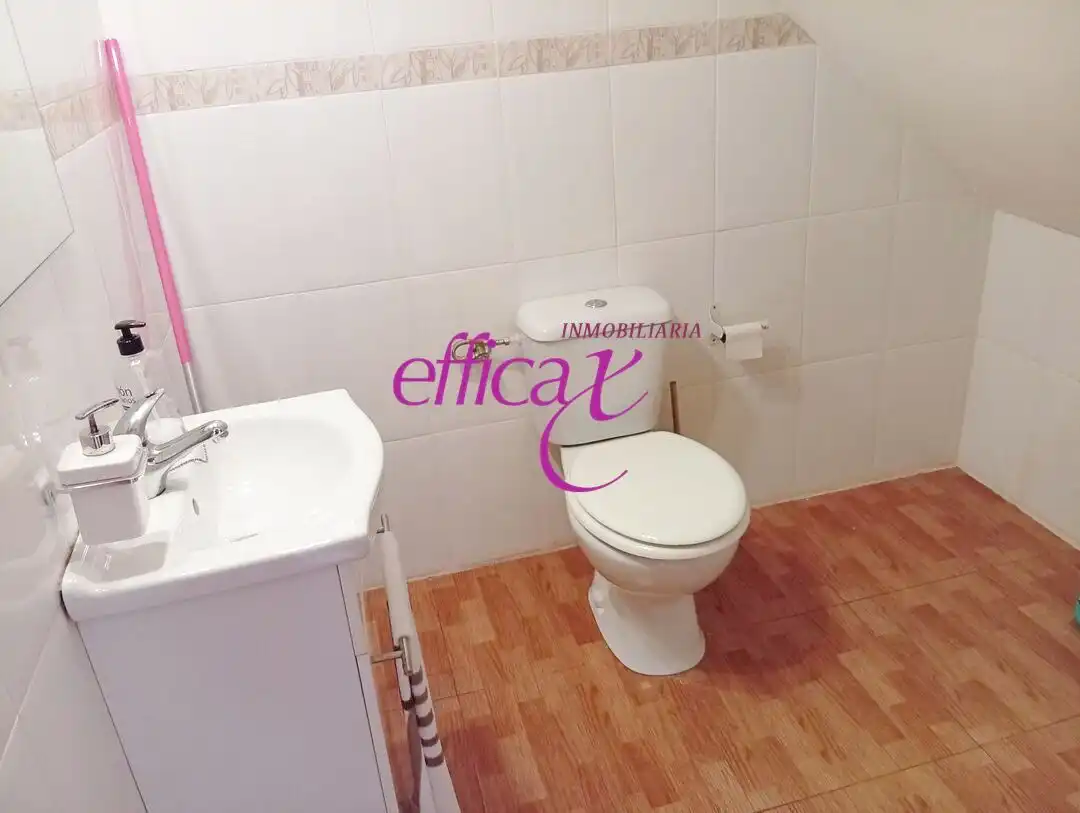 Bathroom of Houses for sale in Santo Domingo-Caudilla  with Heating