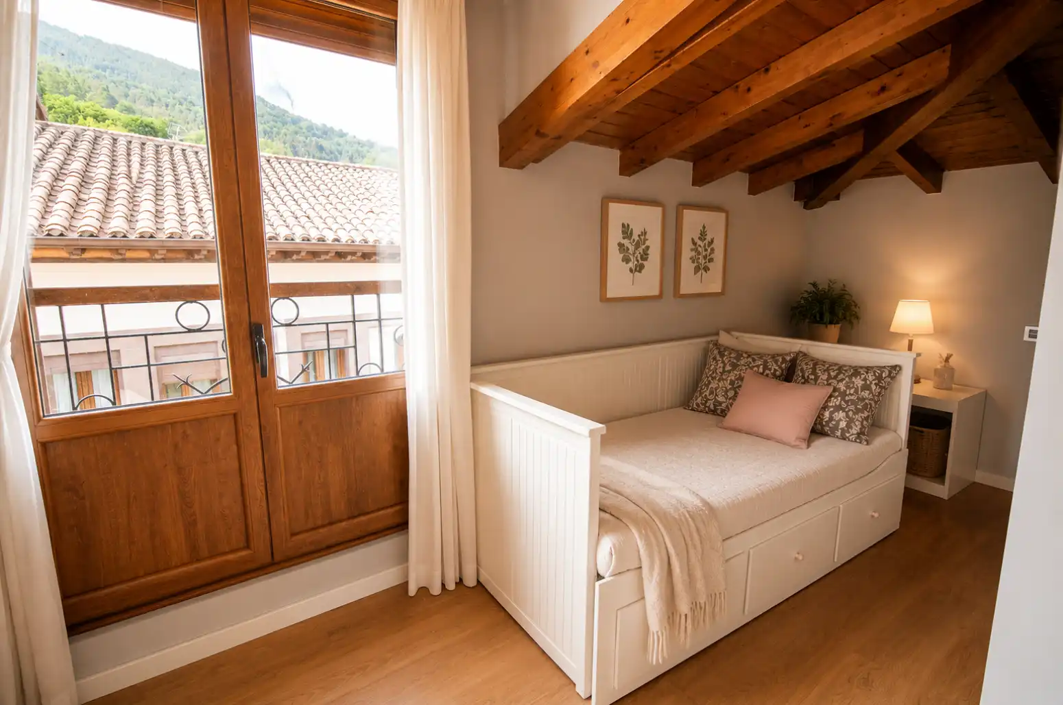 Dormitori de Casa o xalet en venda en Salas amb Calefacció, Parquet i Moblat