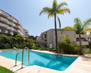 Vista exterior de Àtic de lloguer en Marbella amb Aire condicionat, Terrassa i Piscina