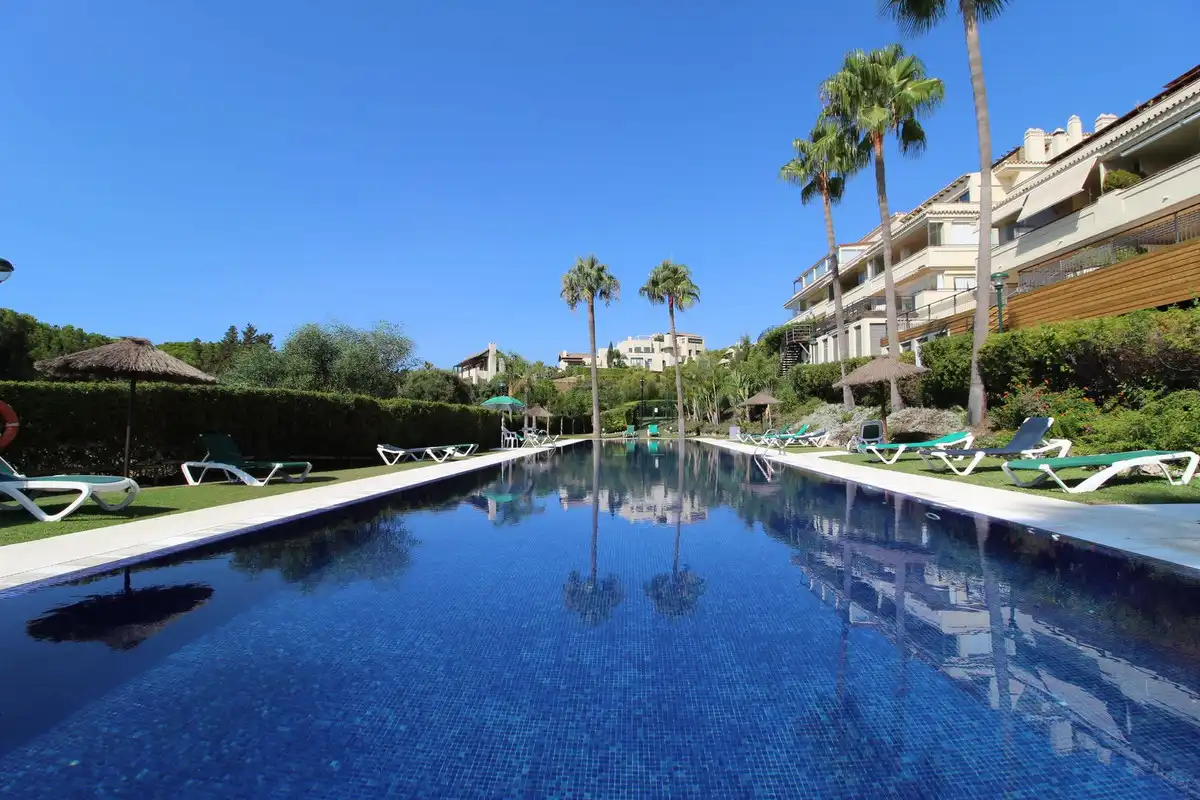 Piscina de Pis en venda en Marbella amb Aire condicionat, Terrassa i Traster