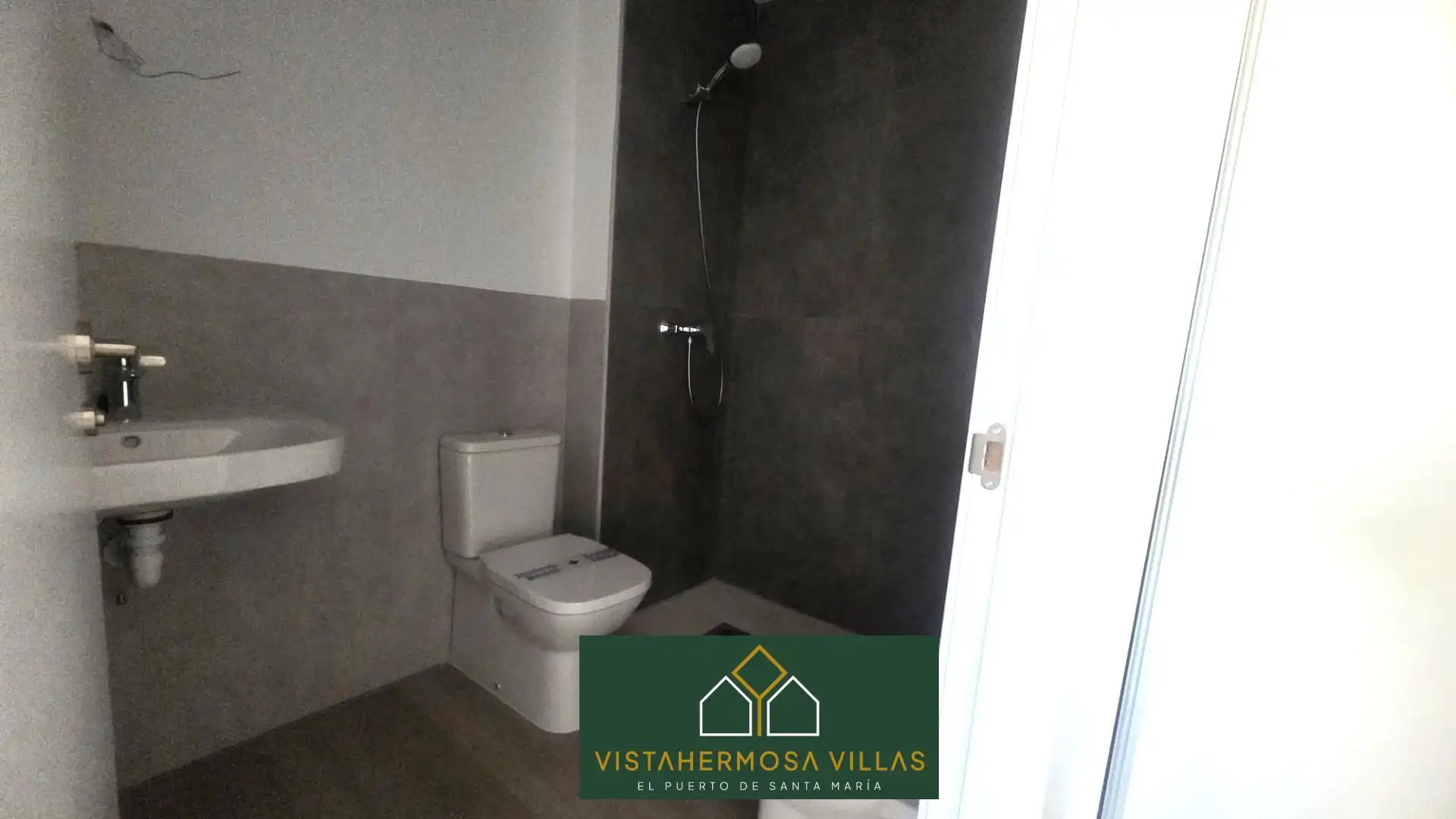 Baño de Piso en venta en El Puerto de Santa María con Terraza y Piscina comunitaria