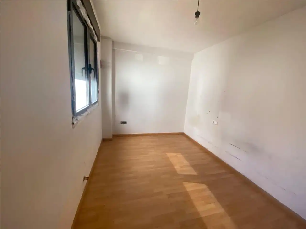 Dormitori de Pis en venda en León Capital  amb Parquet