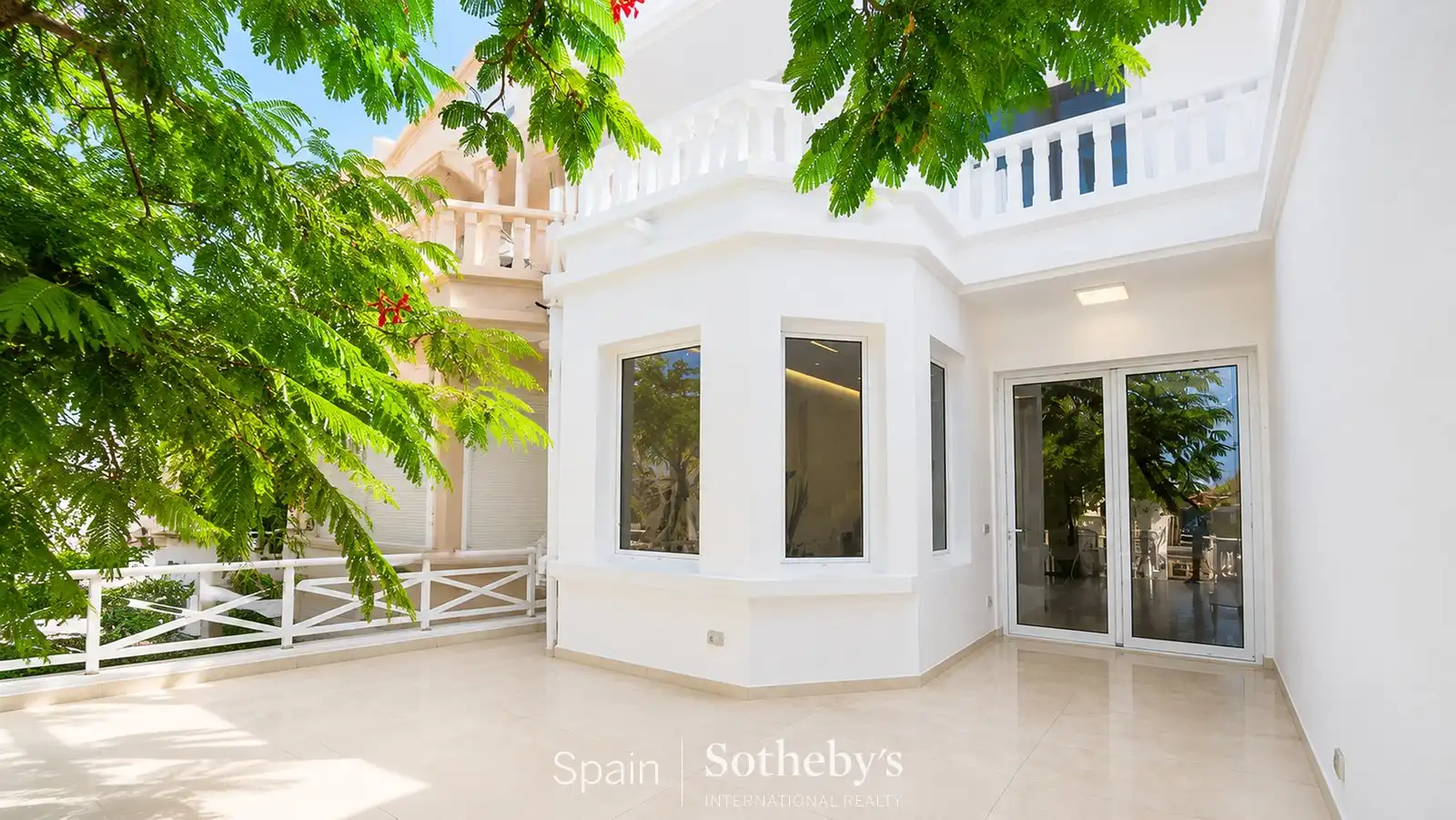 Vista exterior de Casa o chalet en venta en Adeje con Aire acondicionado, Terraza y Piscina comunitaria