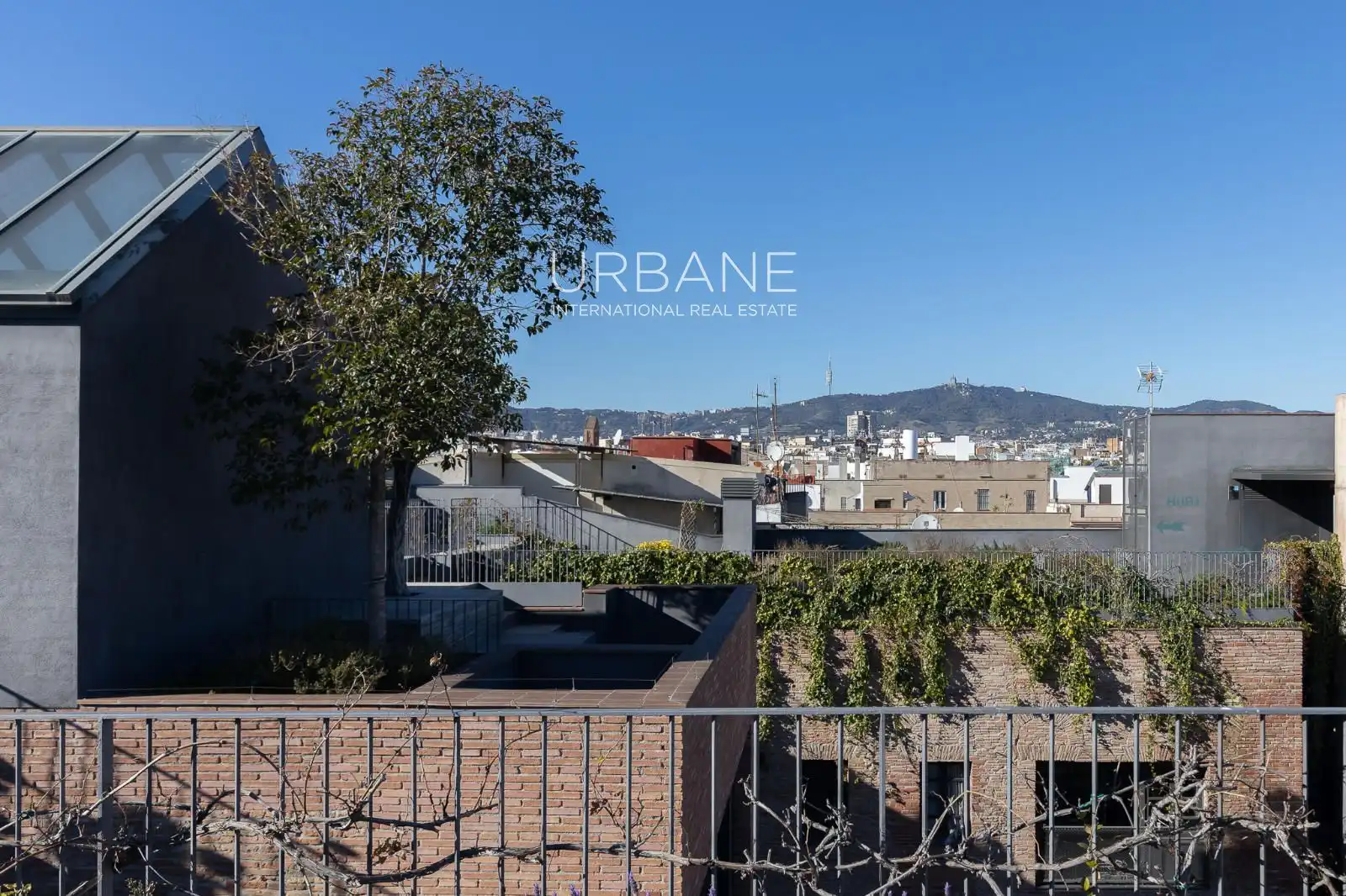 Außenansicht von Wohnung zum Verkauf in Barcelona mit Klimaanlage, Heizung und Terrasse