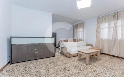 Dormitori de Pis en venda en Cornellà de Llobregat amb Forn