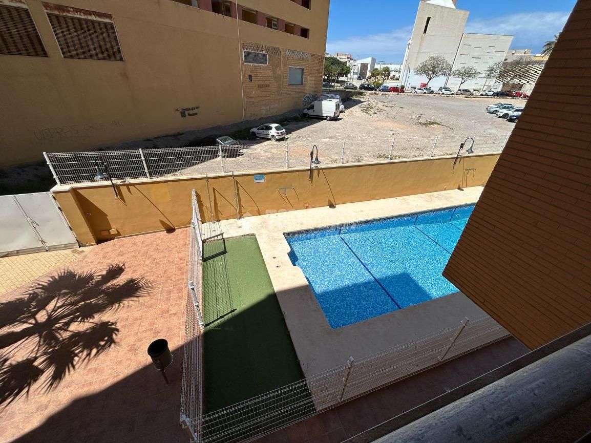 Piscina de Pis en venda en Roquetas de Mar amb Terrassa i Piscina comunitària