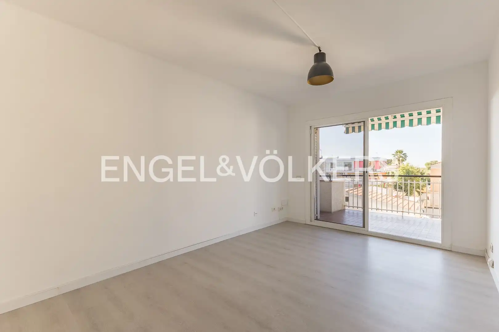 Sala d'estar de Àtic en venda en Castelldefels amb Aire condicionat, Calefacció i Parquet