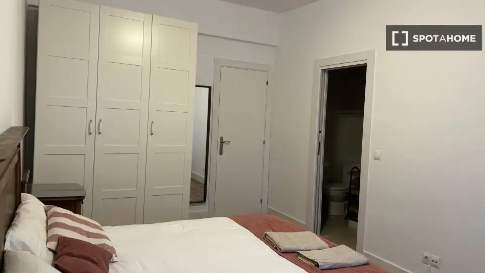 Schlafzimmer von Wohnung zur untervermieten in Bilbao  mit Klimaanlage, Terrasse und Möbliert