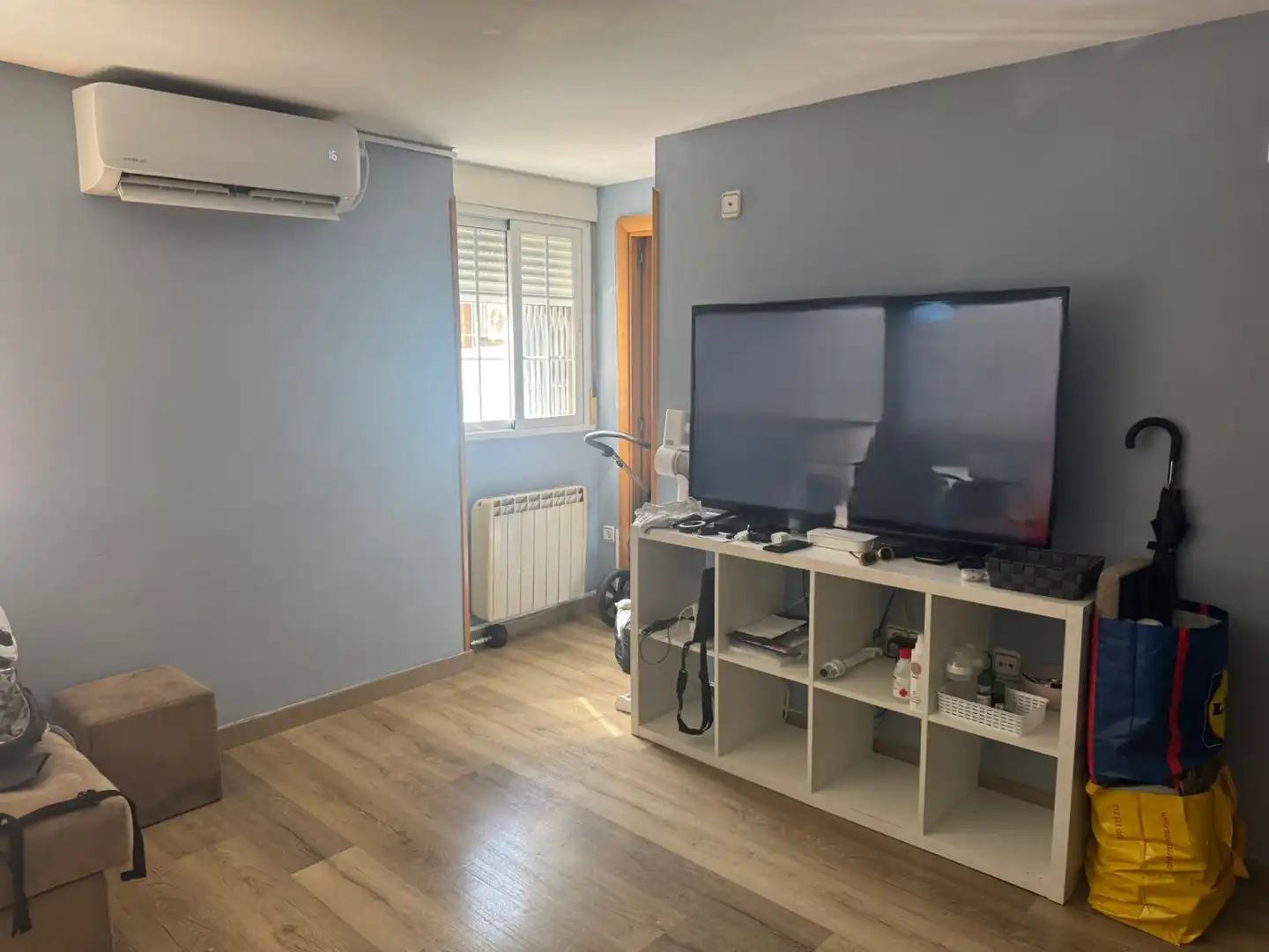 Living room of Flat for rent in Madrid  with Air Conditioner, Heating and Furnished