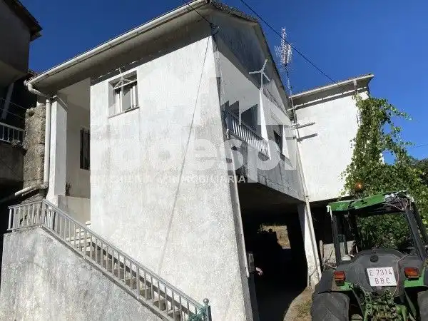 Vista exterior de Casa adosada en venda en Crecente amb Calefacció, Traster i Moblat