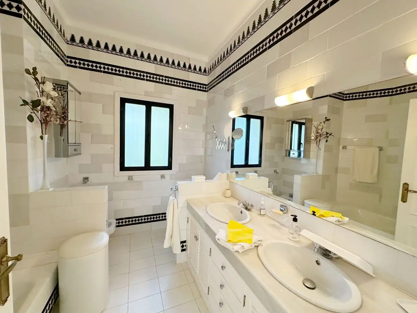 Bany de Casa o xalet en venda en Vélez-Málaga amb Aire condicionat, Jardí privat i Terrassa