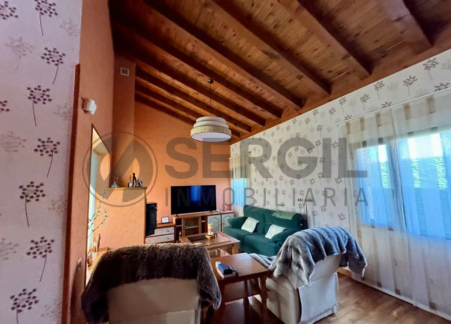 Sala d'estar de Casa o xalet en venda en Palazuelos de Eresma amb Calefacció, Jardí privat i Traster