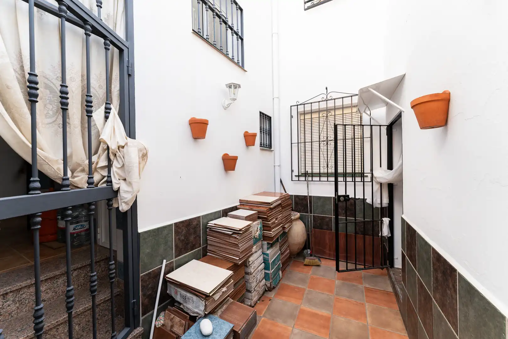 Einfamilien-Reihenhaus zum Verkauf in Sayalonga mit Terrasse und Balkon