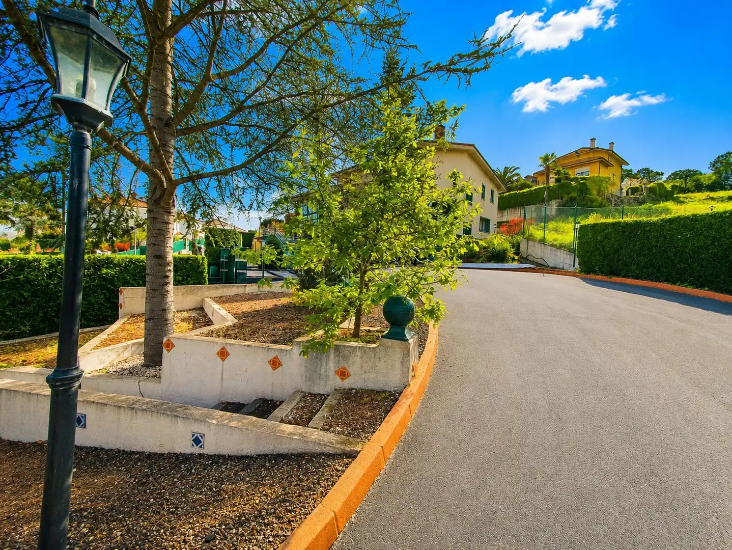 Vista exterior de Casa o xalet en venda en Grado amb Aire condicionat, Calefacció i Terrassa