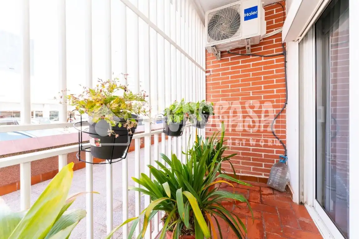 Terrassa de Pis en venda en Sant Joan Despí amb Aire condicionat, Terrassa i Balcó