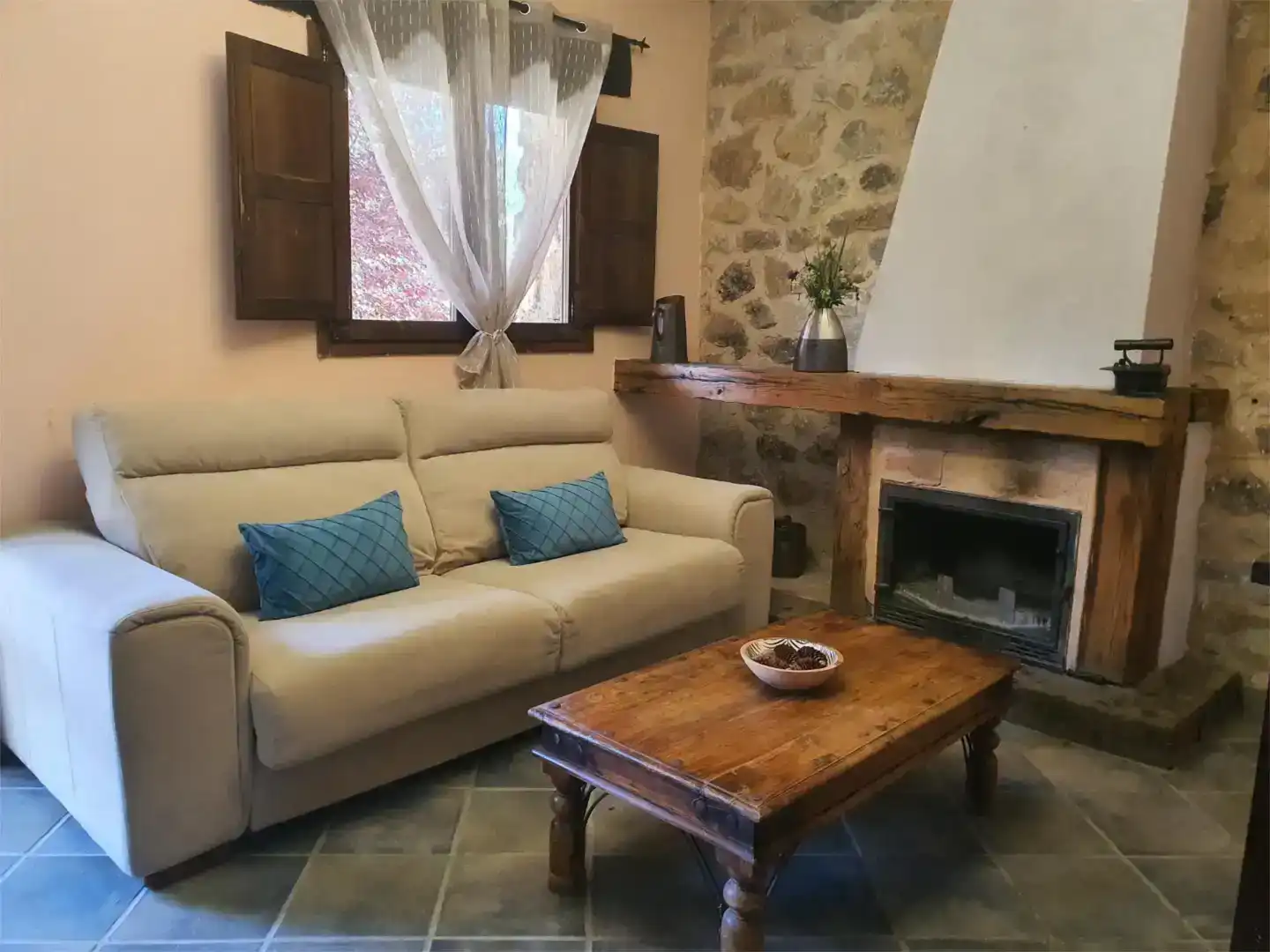 Wohnzimmer von Country house zum Verkauf in Madrid mit Klimaanlage, Privatgarten und Parkett