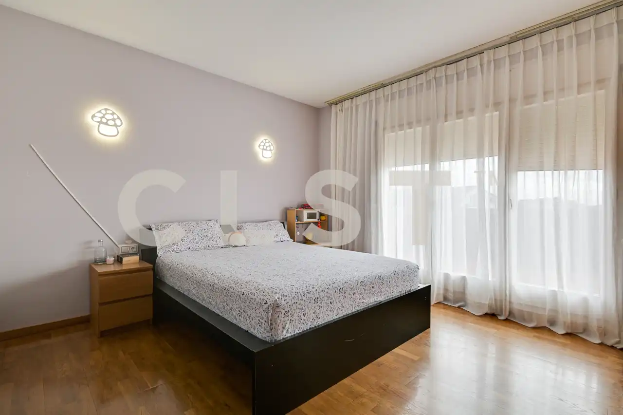 Dormitori de Casa o xalet en venda en Sant Just Desvern amb Aire condicionat, Calefacció i Jardí privat
