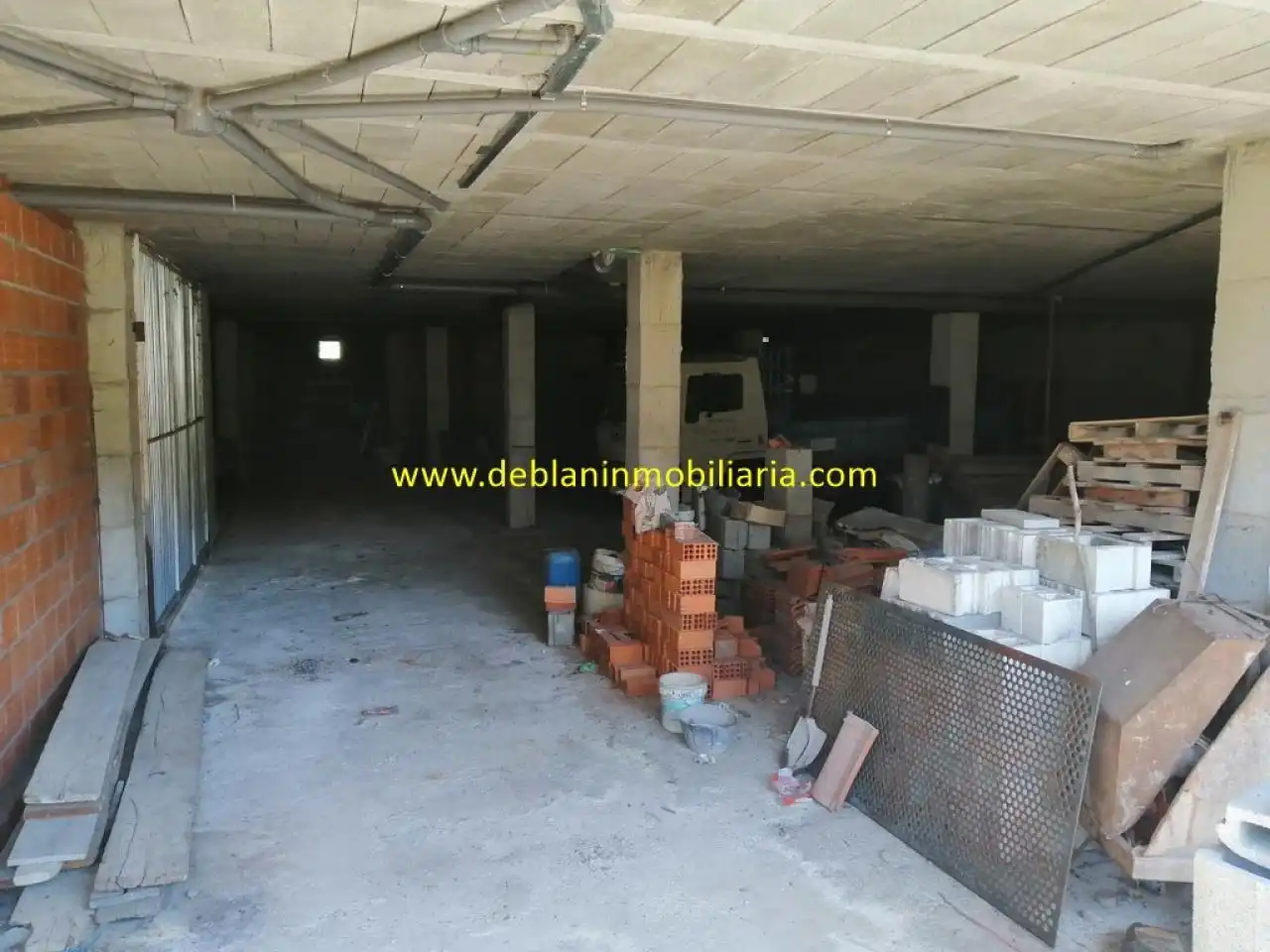 Local comercial en venda a Rúa Uruguay