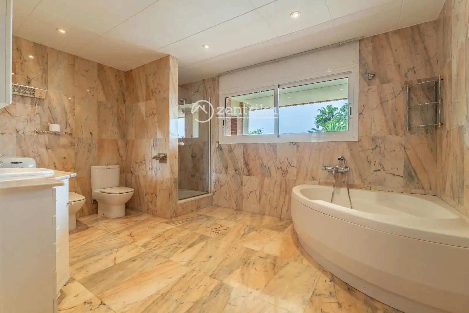 Bathroom of Houses for sale in Cambrils  with Air Conditioner, Heating and Storage room