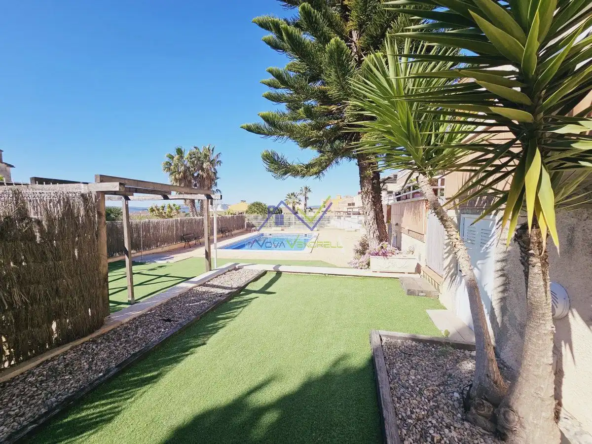 Piscina de Casa adosada en venta en Sant Jaume dels Domenys con Terraza, Trastero y Balcón