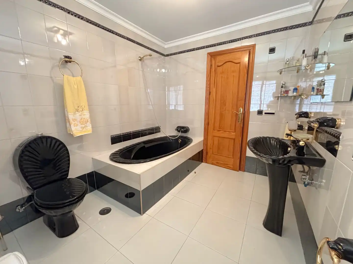 Bathroom of Houses for sale in Atarfe  with Terrace and Storage room