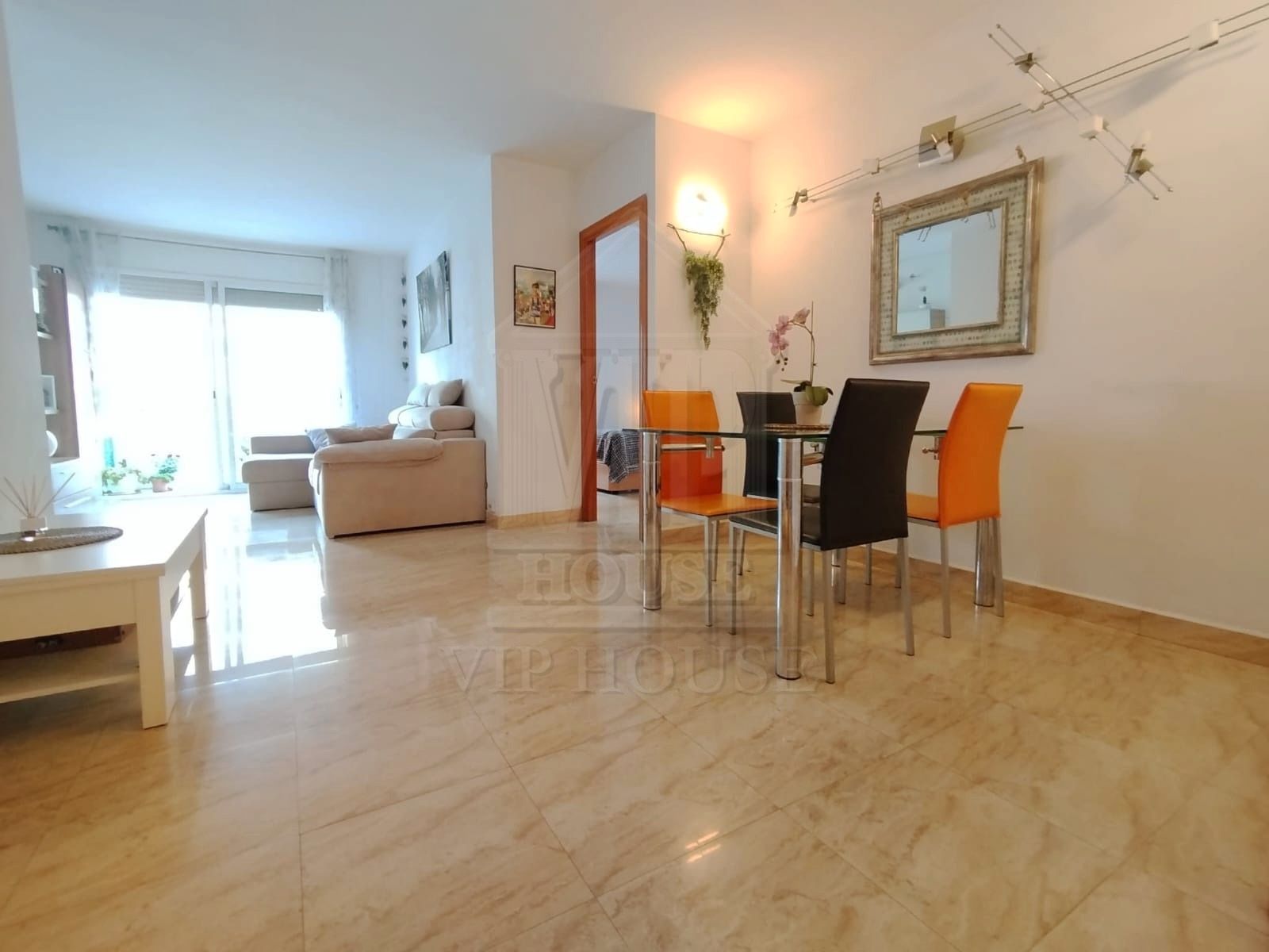 Sala d'estar de Pis en venda en Cerdanyola del Vallès amb Aire condicionat, Calefacció i Parquet