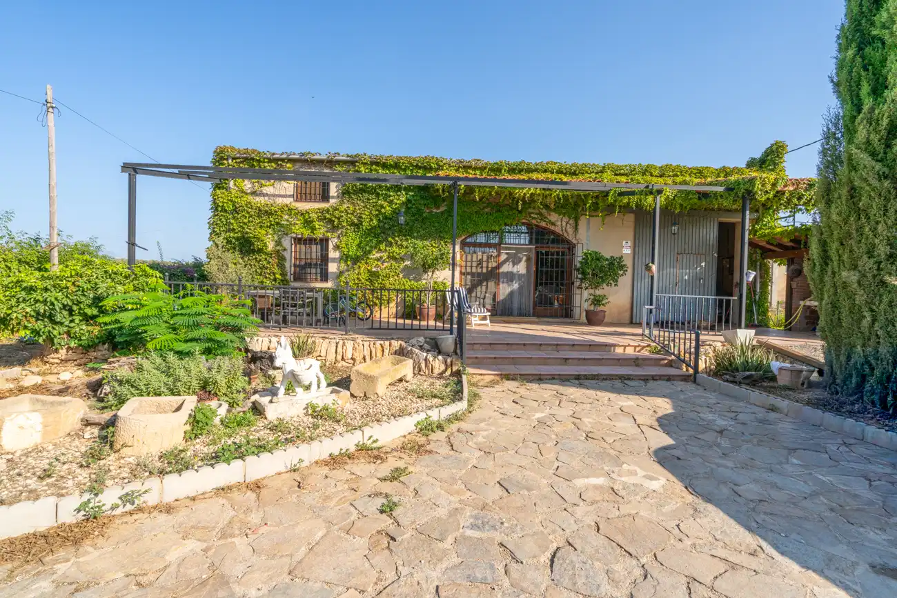 Vista exterior de Finca rústica en venda en L'Aldea amb Jardí privat, Terrassa i Moblat