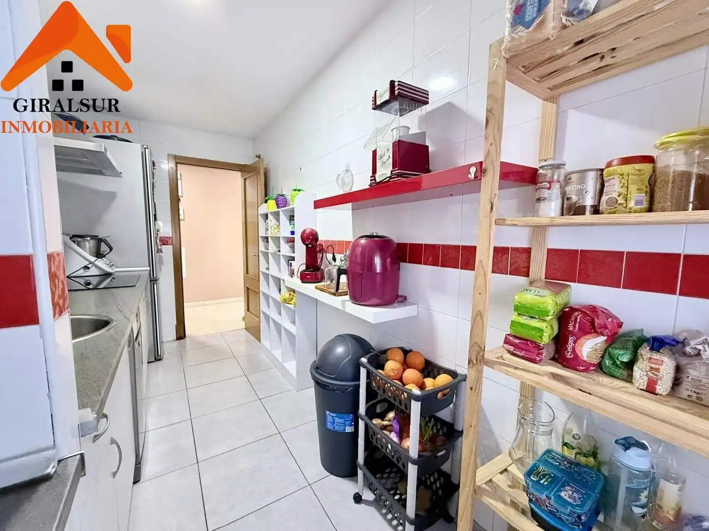 Kitchen of Flat for sale in Sevilla  with Air Conditioner, Terrace and Storage room