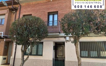 Casa adosada en venda a Calle Huesca, 9, Zuera