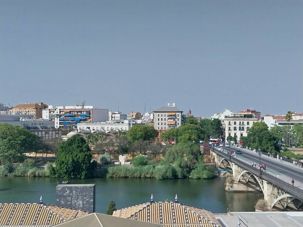 Exterior view of Flat to rent in  Sevilla Capital  with Air Conditioner, Heating and Parquet flooring