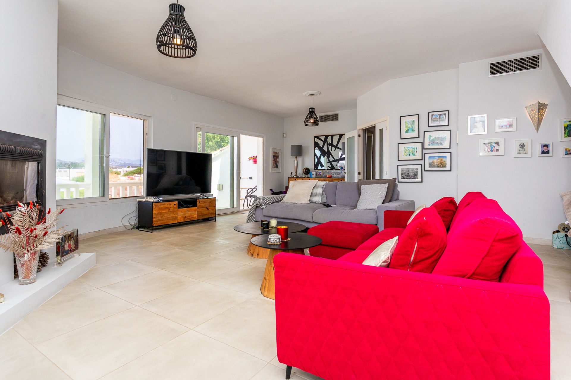Sala d'estar de Casa o xalet en venda en Mijas amb Aire condicionat, Jardí privat i Terrassa