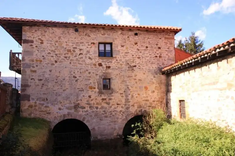 Vista exterior de Casa o xalet en venda en Cabezón de la Sal amb Jardí privat i Terrassa