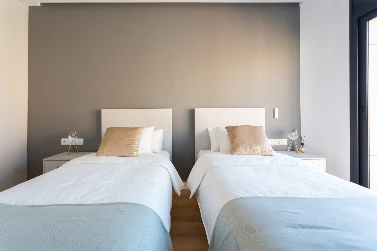 Dormitori de Apartament de lloguer en Castelldefels amb Aire condicionat, Calefacció i Moblat