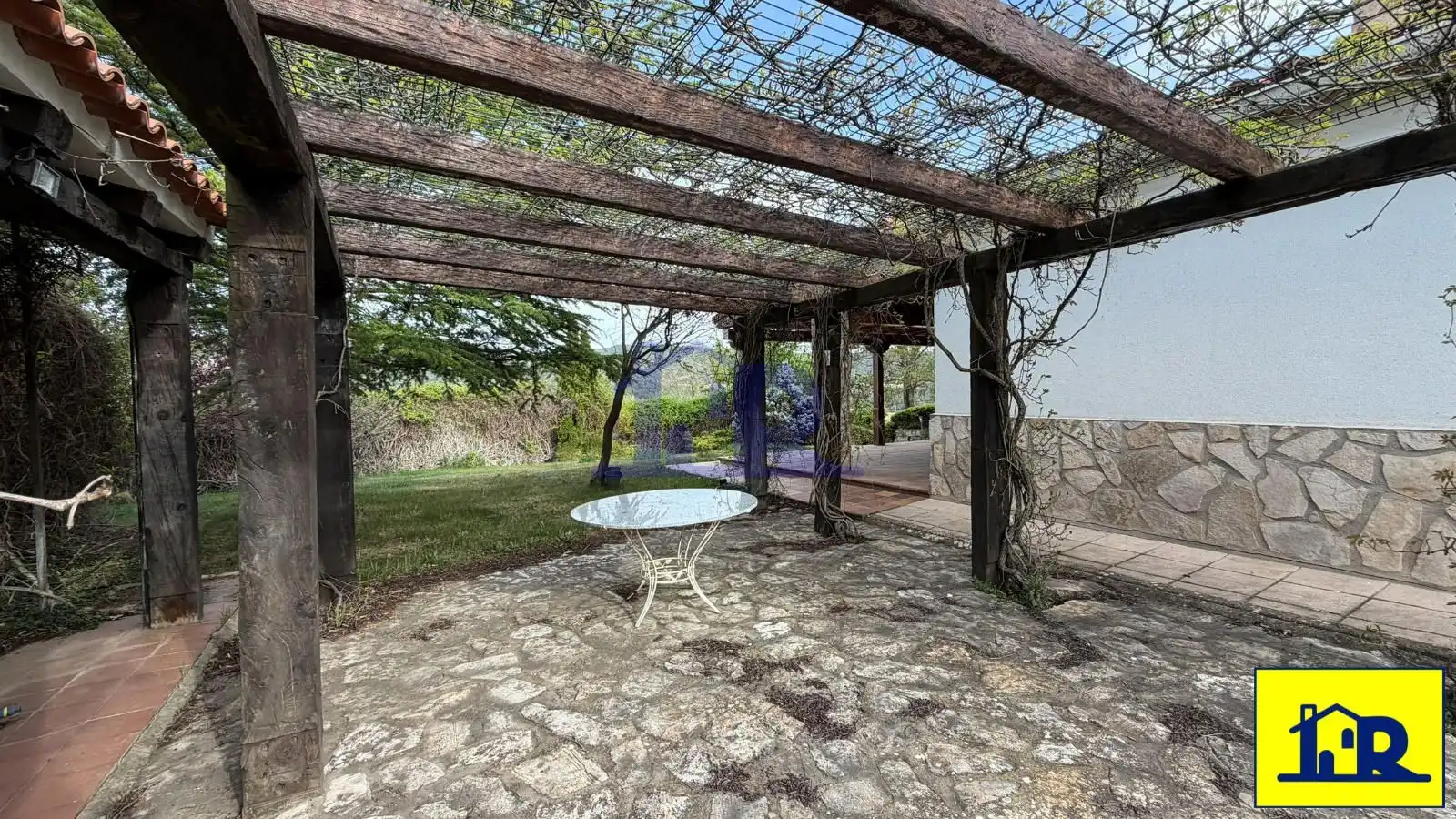 Terrassa de Casa o xalet en venda en Villalba de la Sierra amb Calefacció, Traster i Piscina