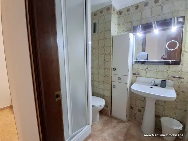 Bathroom of Flat for rent in Valencia  with Air Conditioner, Heating and Furnished
