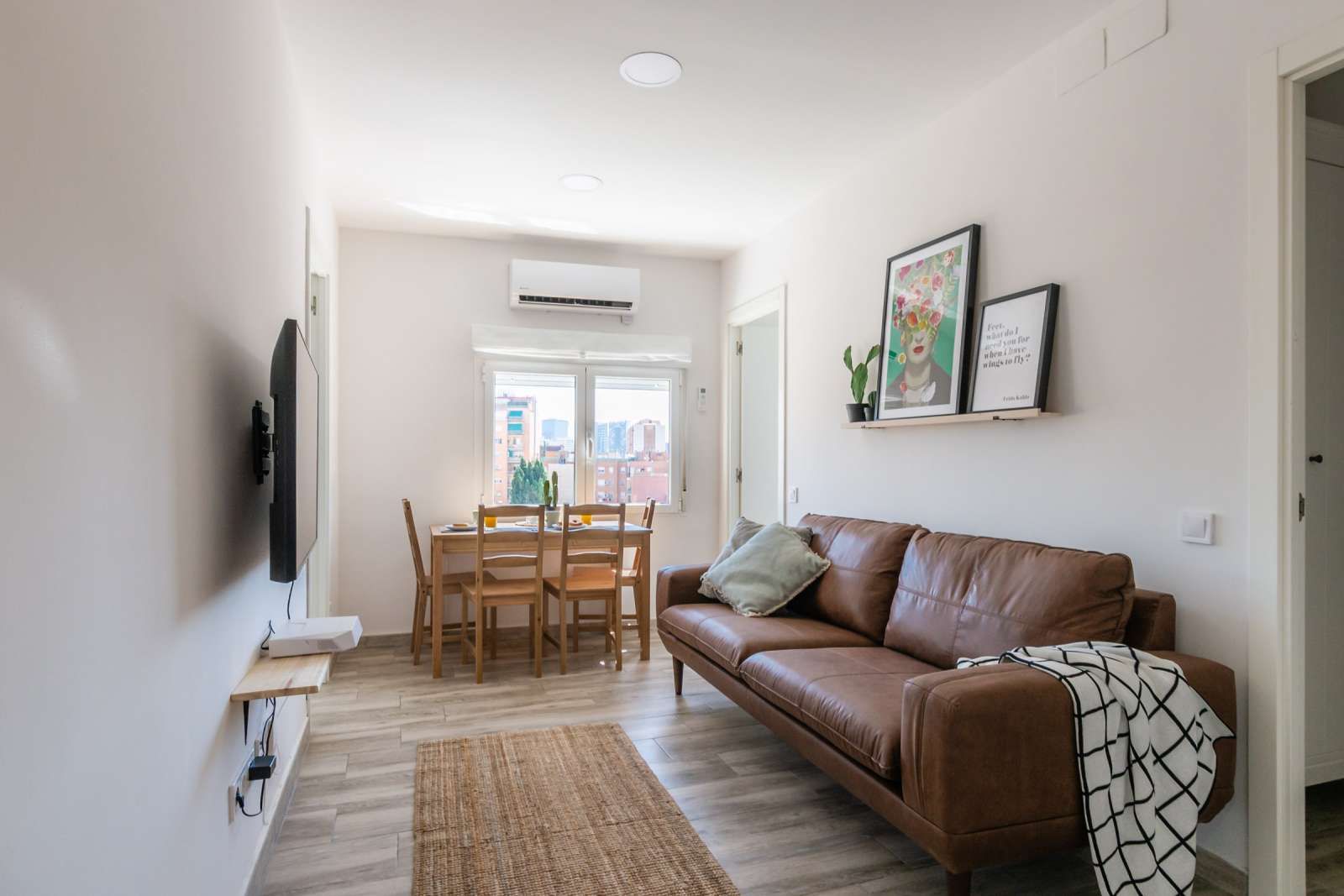 Sala d'estar de Apartament per a compartir en L'Hospitalet de Llobregat amb Aire condicionat i Terrassa
