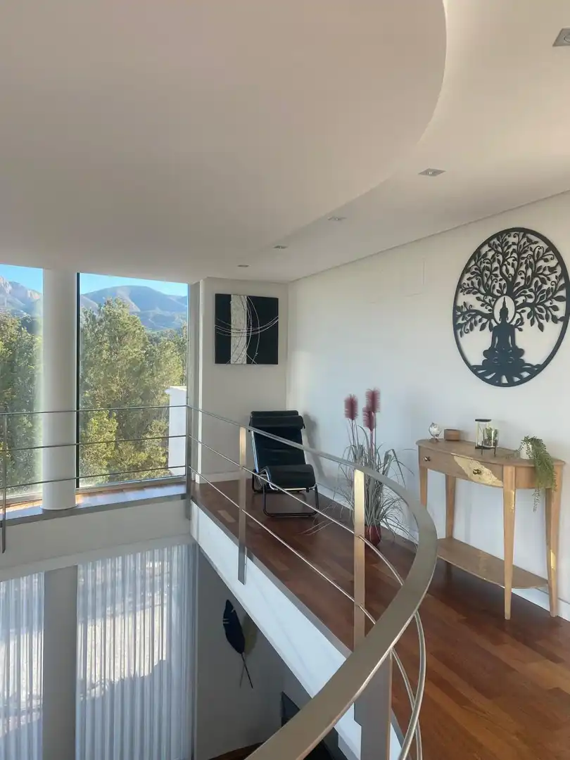 Sala d'estar de Casa o xalet en venda en Elda amb Aire condicionat, Jardí privat i Terrassa