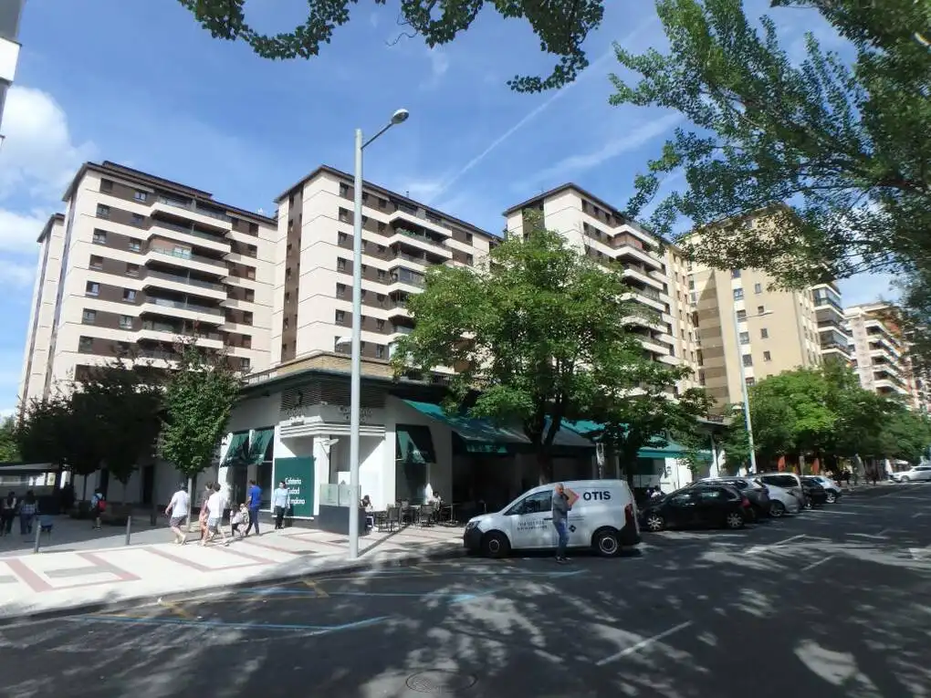 Vista exterior de Piso de alquiler en  Pamplona / Iruña con Calefacción, Terraza y Alarma