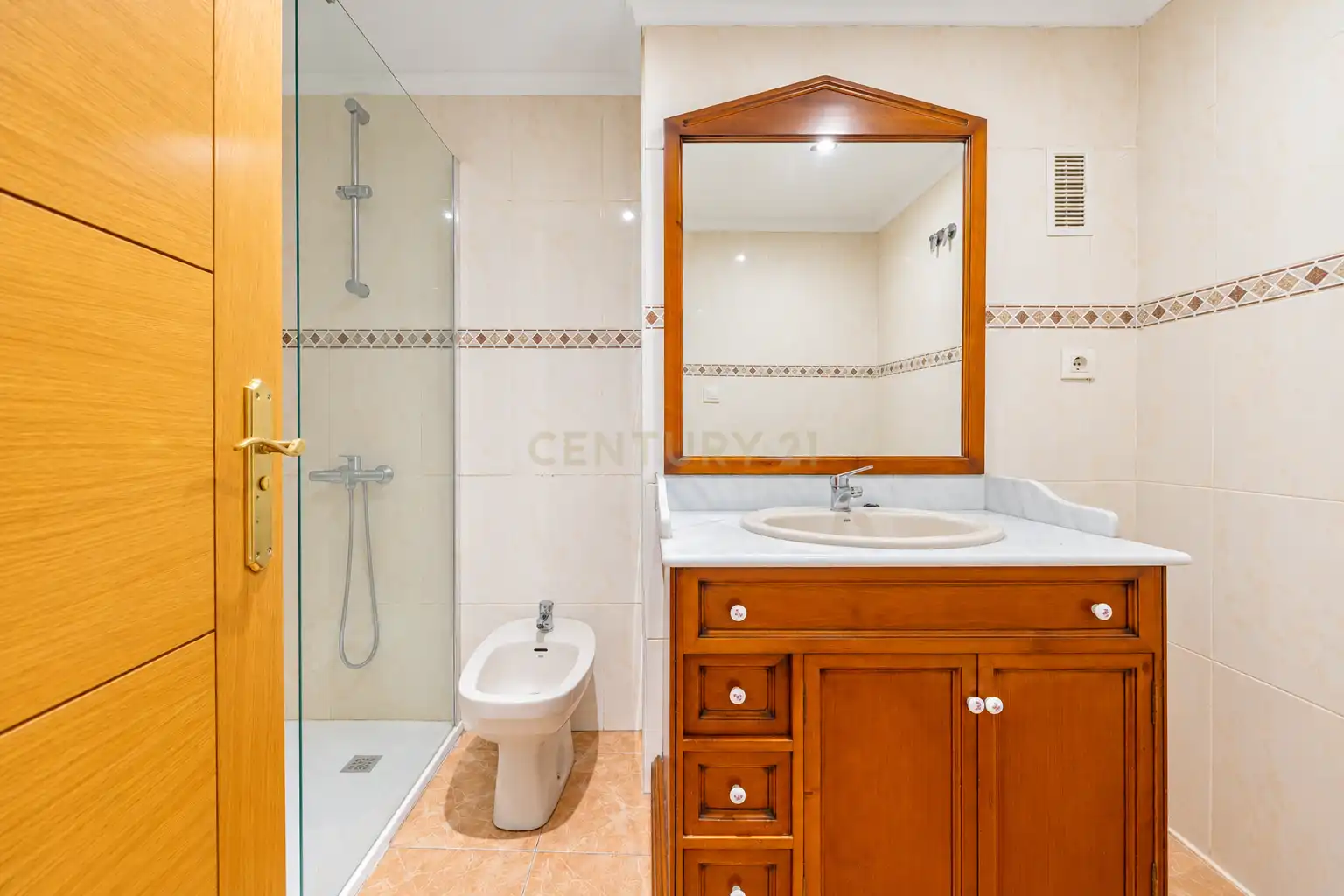Baño de Apartamento en venta en Camí Reial 