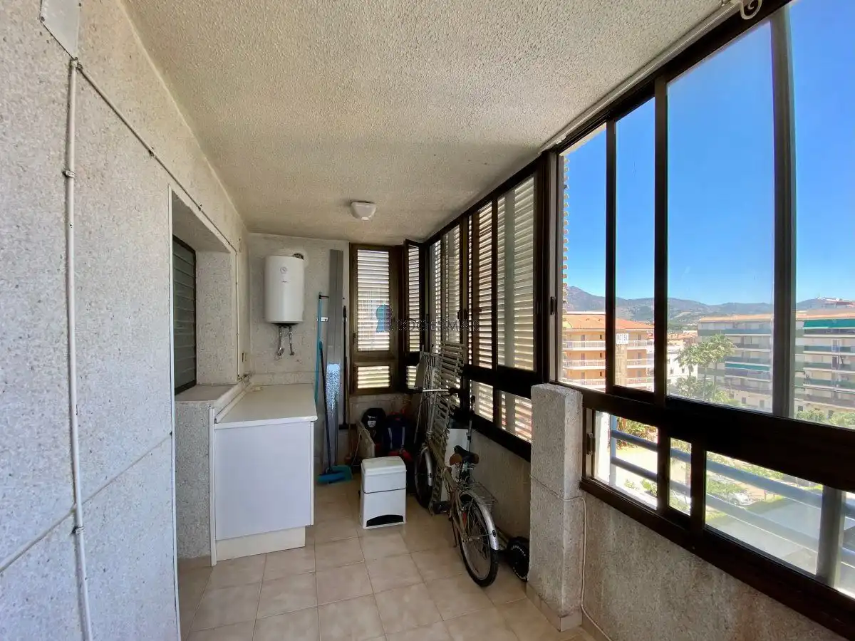 Vista exterior de Apartamento de alquiler en Benicasim / Benicàssim con Amueblado y Piscina comunitaria