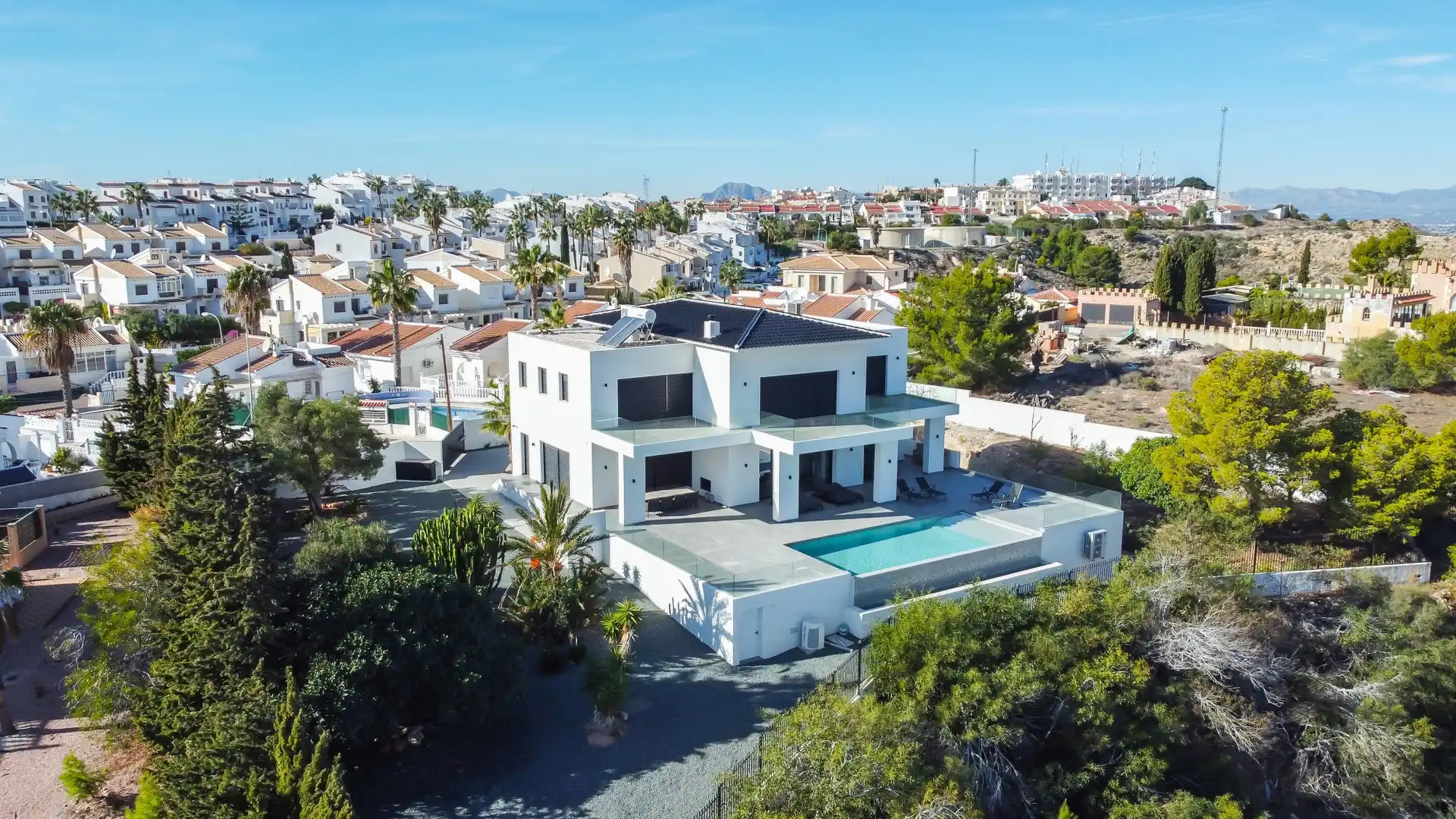 Vista exterior de Casa o xalet en venda en Rojales amb Aire condicionat, Jardí privat i Terrassa
