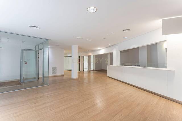 Local comercial en Venta en Carrer del Tibidabo, Sant Joan Despí, Spain, -1 en Les Planes