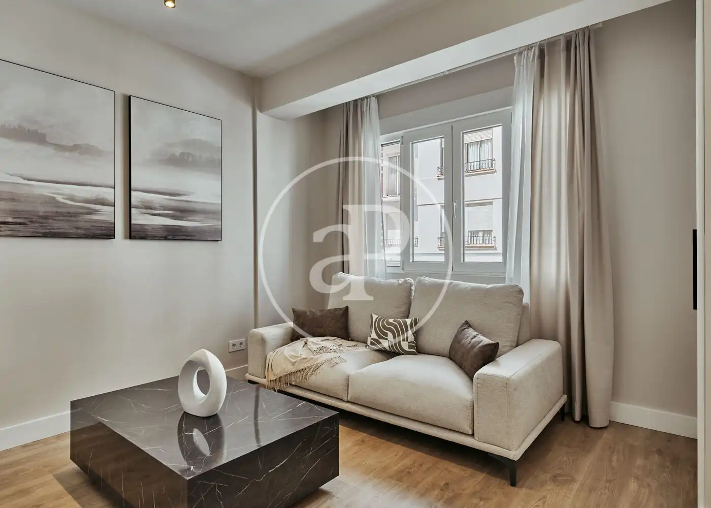 Living room of Flat for sale in  Madrid Capital  with Heating and Furnished