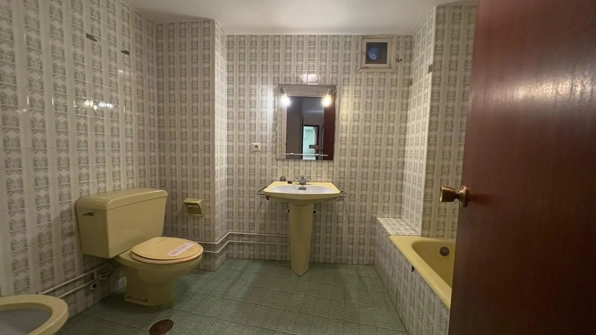 Bathroom of Flat for sale in Málaga  with Terrace and Balcony