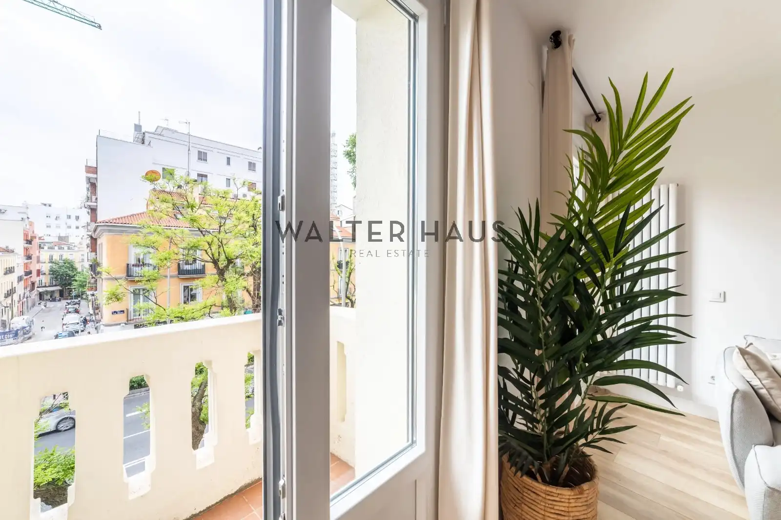 Balcony of Flat for sale in Madrid  with Air Conditioner, Heating and Furnished